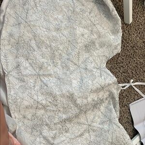 Elegant White and silver tree skirt!